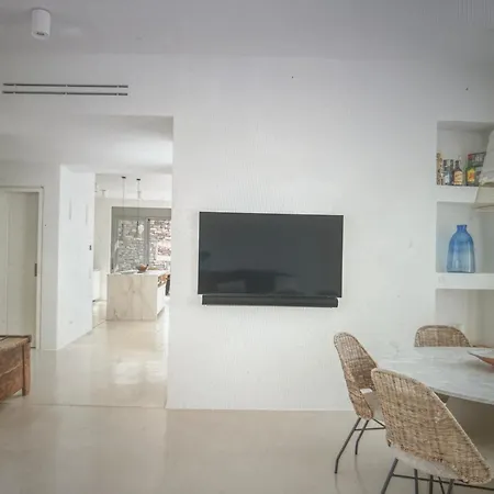 Holiday home Karana With A Large Swimming Pool *