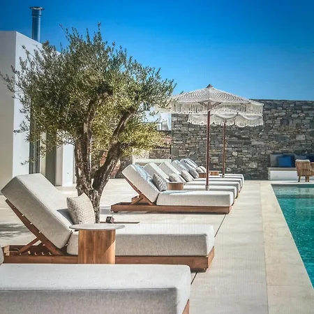 Karana With A Large Swimming Pool