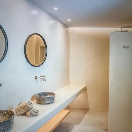 Karana With A Large Swimming Pool Holiday home Mykonos Town