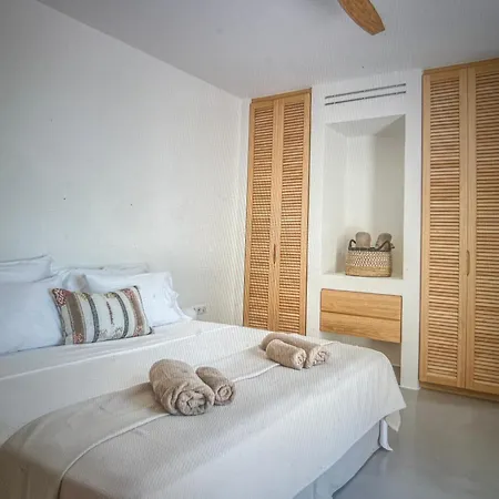 Karana With A Large Swimming Pool Holiday home Mykonos Town